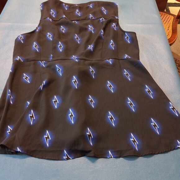 Torrid Women's 1  V Neck Button Down Tied at waist Sleeveless Polyester Top - Picture 7 of 7